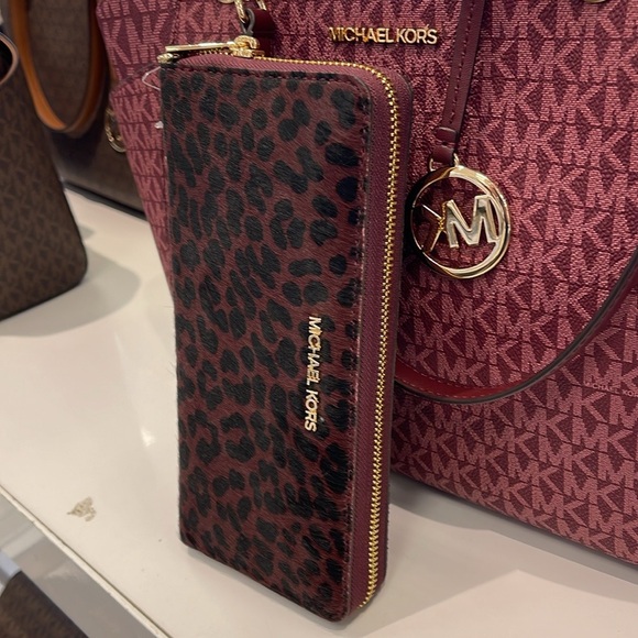 MICHAEL KORS
Leather Lg Continental Wristlet Case Wallet Exotic Print Hair Culf - Picture 2 of 16